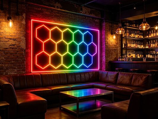 Καλή τιμή 2026 Νέο 15Hexagon RGB τηλεχειριστήριο Honeycomb LED Φως οροφής 24V IP20 για γυμναστήριο Σαλόνι γκαράζ Μπαρ Ατμόσφαιρα Φως CE Ready Διαδικτυακά